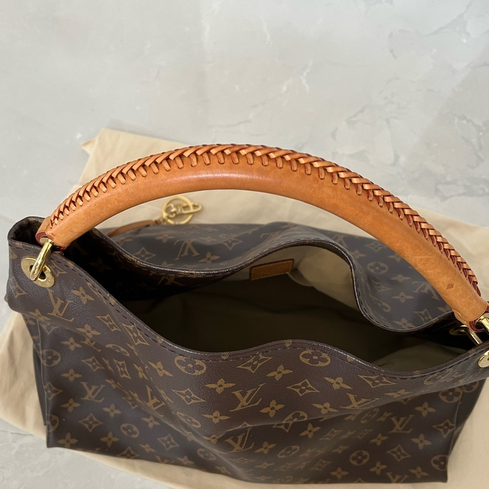 Authentic Louis Vuitton Monogram Artsy Handbag - Picture 6 of 15